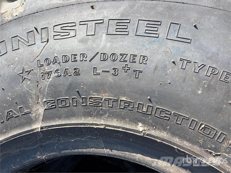 Quantity of (4) 17.5R25 Tires - Fits Wheel Loader Opony, koła i felgi