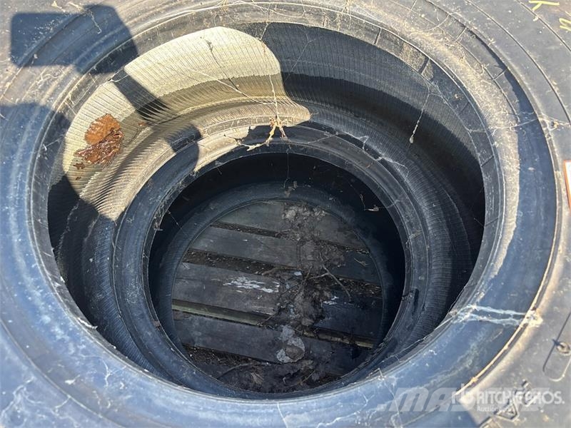 Quantity of (4) 17.5R25 Tires - Fits Wheel Loader Opony, koła i felgi