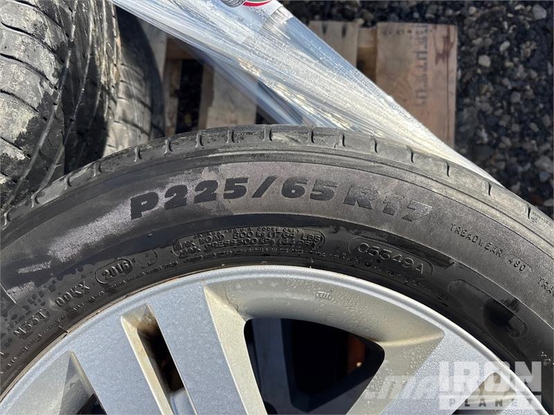 Quantity of (4) 225-65-17 Tires Gume, točkovi i felne