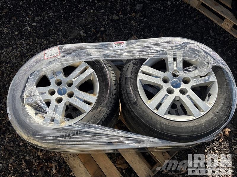 Quantity of (4) 225-65-17 Tires Gume, točkovi i felne