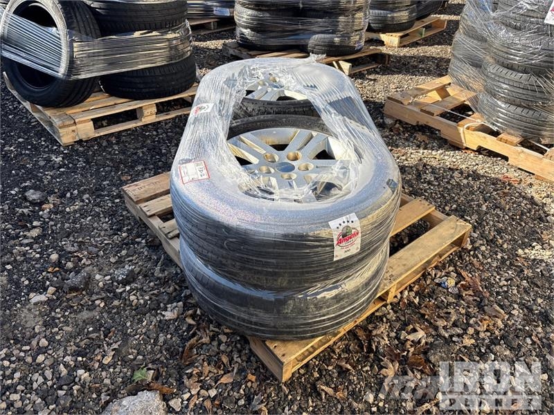 Quantity of (4) 225-65-17 Tires Gume, točkovi i felne