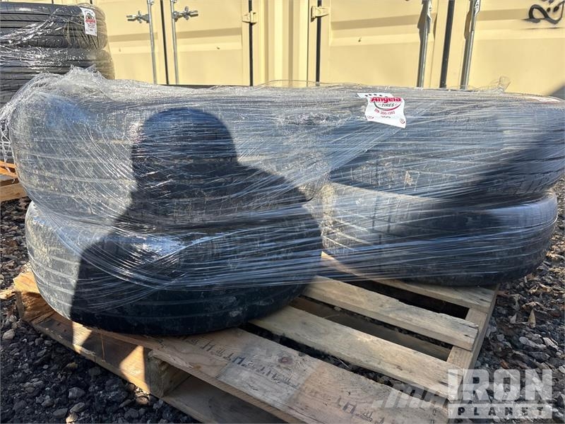 Quantity of (4) 225-65-17 Tires Gume, točkovi i felne