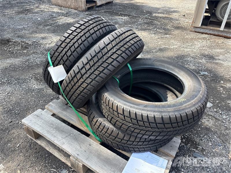 Quantity of (4) 225/65R17 Tires Riepas, riteņi un diski