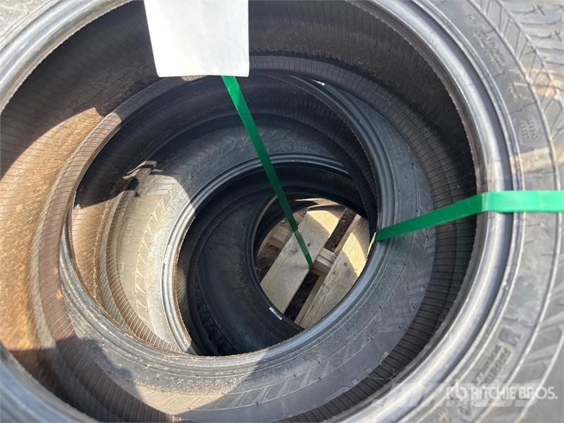 Quantity of (4) 245/65R17 Tires Riepas, riteņi un diski
