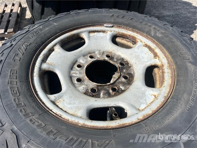 Quantity of (4) 265/70R17 BF Goodrich KO2 Snow Tir Tyres, wheels and rims
