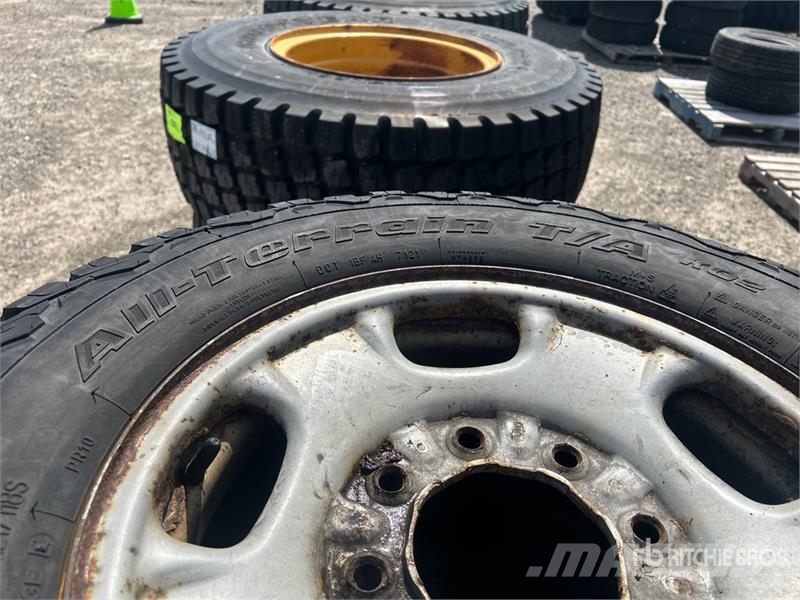 Quantity of (4) 265/70R17 BF Goodrich KO2 Snow Tir Tyres, wheels and rims