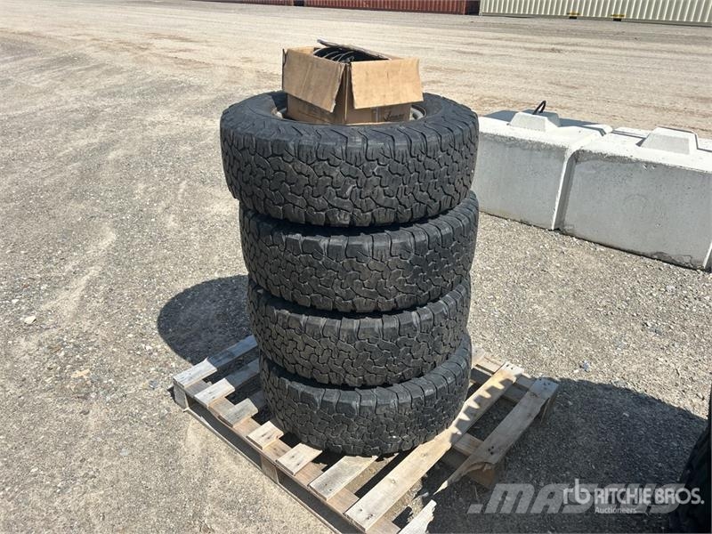 Quantity of (4) 265/70R17 BF Goodrich KO2 Snow Tir Tyres, wheels and rims