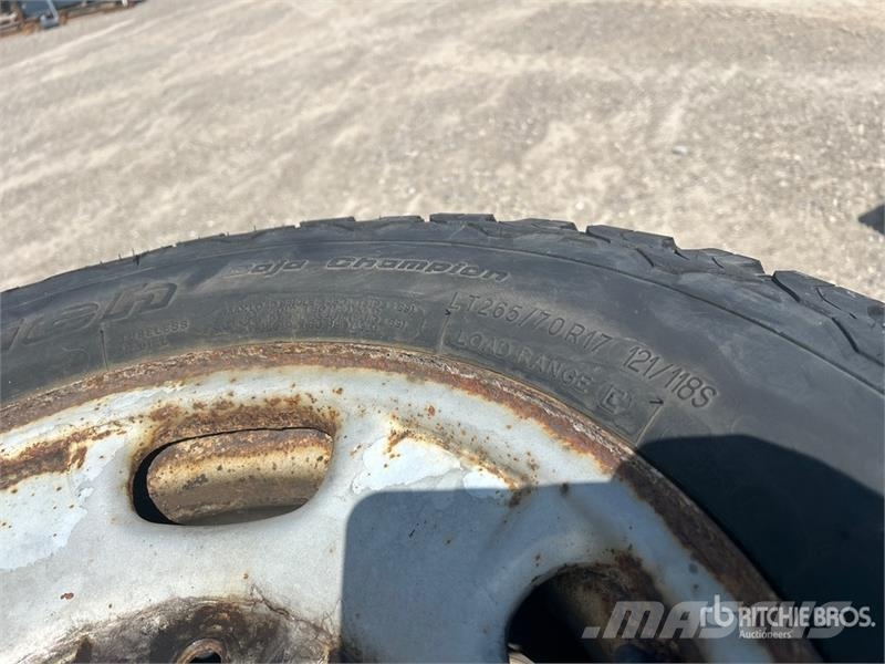 Quantity of (4) 265/70R17 BF Goodrich KO2 Snow Tir Tyres, wheels and rims