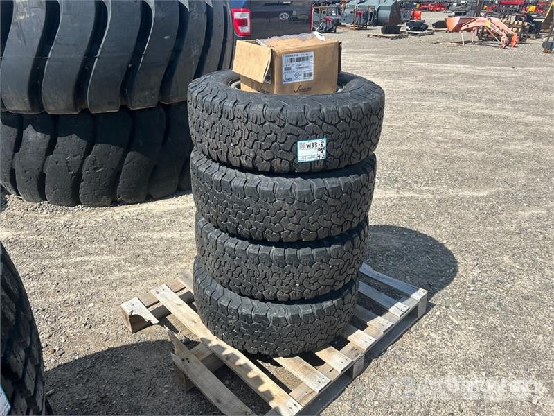 Quantity of (4) 265/70R17 BF Goodrich KO2 Snow Tir Tyres, wheels and rims