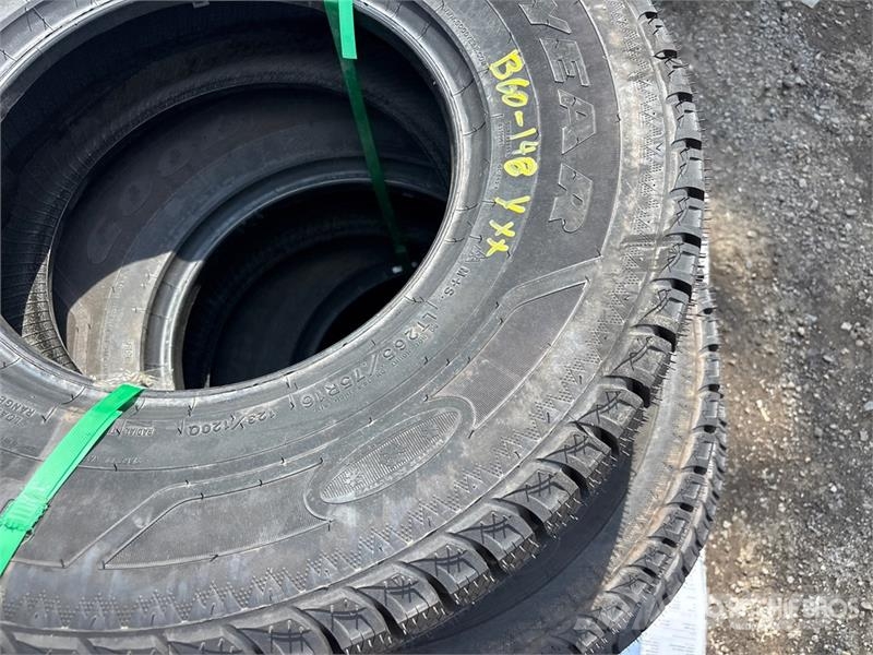 Quantity of (4) 265/75R16 Tires Riepas, riteņi un diski