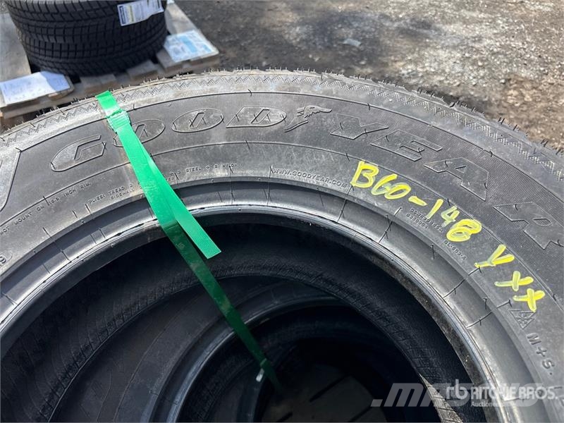 Quantity of (4) 265/75R16 Tires Riepas, riteņi un diski