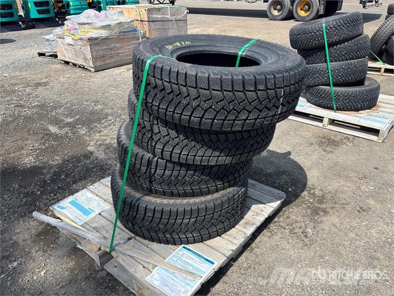 Quantity of (4) 265/75R16 Tires Riepas, riteņi un diski