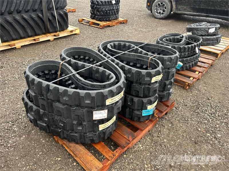  Quantity of (4) 265 mm x 72 mm x 52 mm 10" Rubber  مكونات أخرى