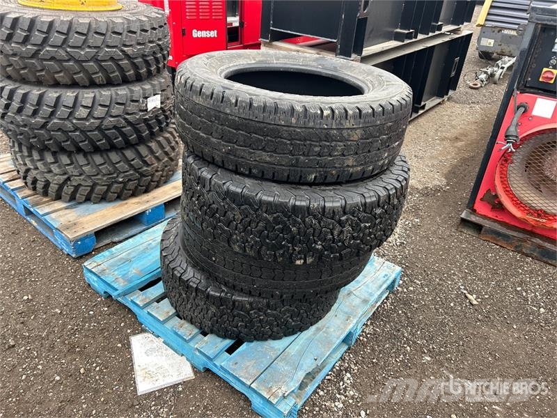 Quantity of (4) 275/65R20 Tires الإطارات والعجلات والحافات