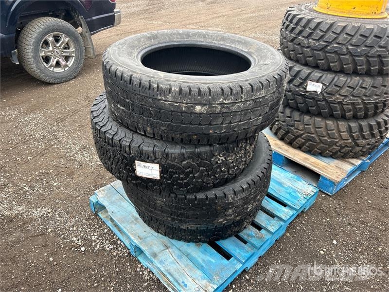 Quantity of (4) 275/65R20 Tires الإطارات والعجلات والحافات