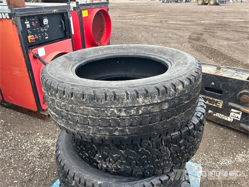 Quantity of (4) 275/65R20 Tires الإطارات والعجلات والحافات