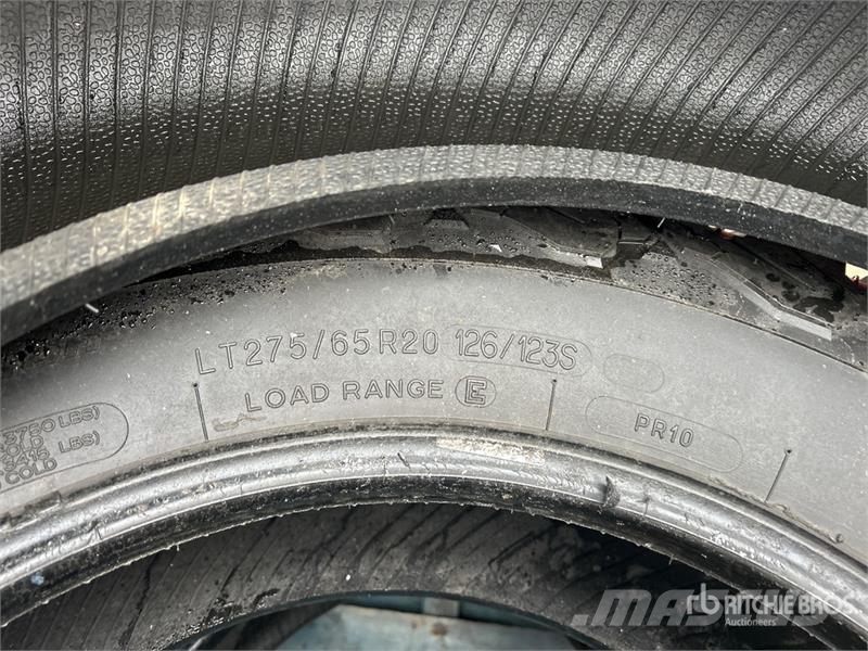 Quantity of (4) 275/65R20 Tires الإطارات والعجلات والحافات