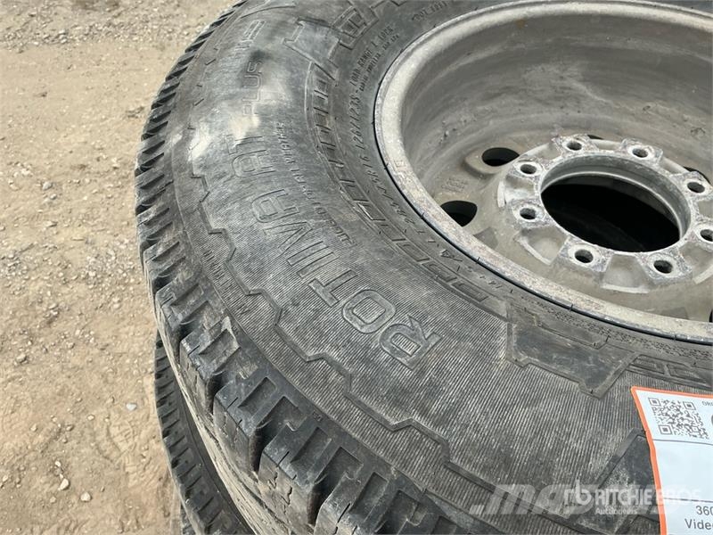  Quantity of (4) 285/75R16 Tires Gume, kolesa in platišča