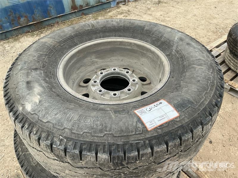  Quantity of (4) 285/75R16 Tires Gume, kolesa in platišča