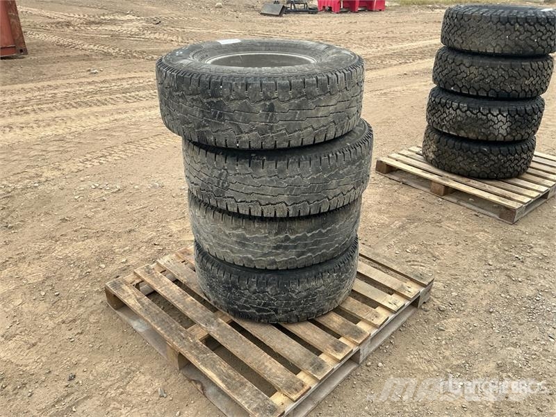  Quantity of (4) 285/75R16 Tires Gume, kolesa in platišča