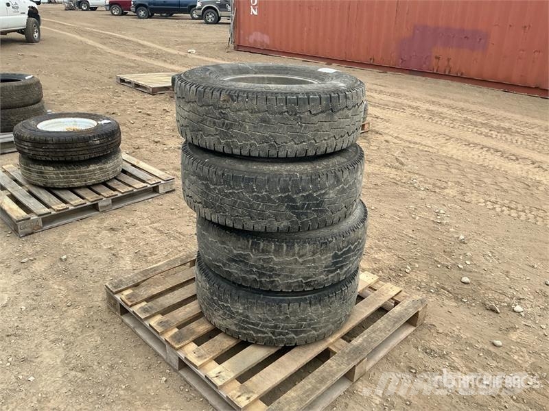  Quantity of (4) 285/75R16 Tires Gume, kolesa in platišča