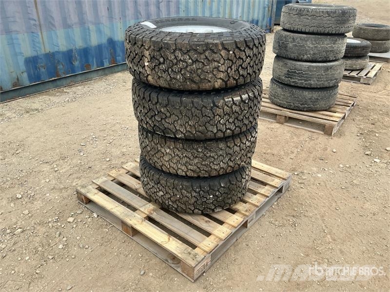  Quantity of (4) 285/75R16 Tires Gume, kolesa in platišča