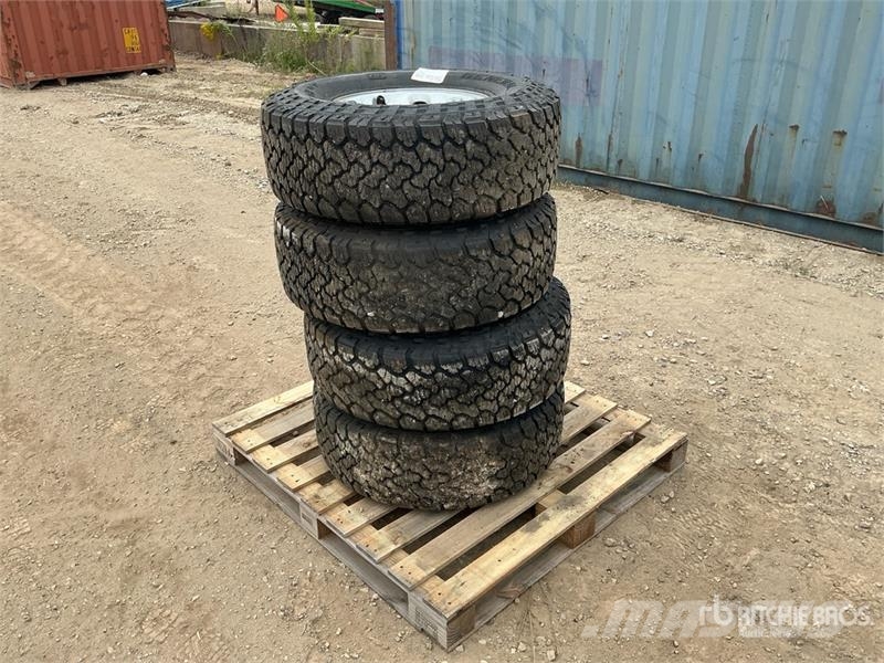  Quantity of (4) 285/75R16 Tires Gume, kolesa in platišča
