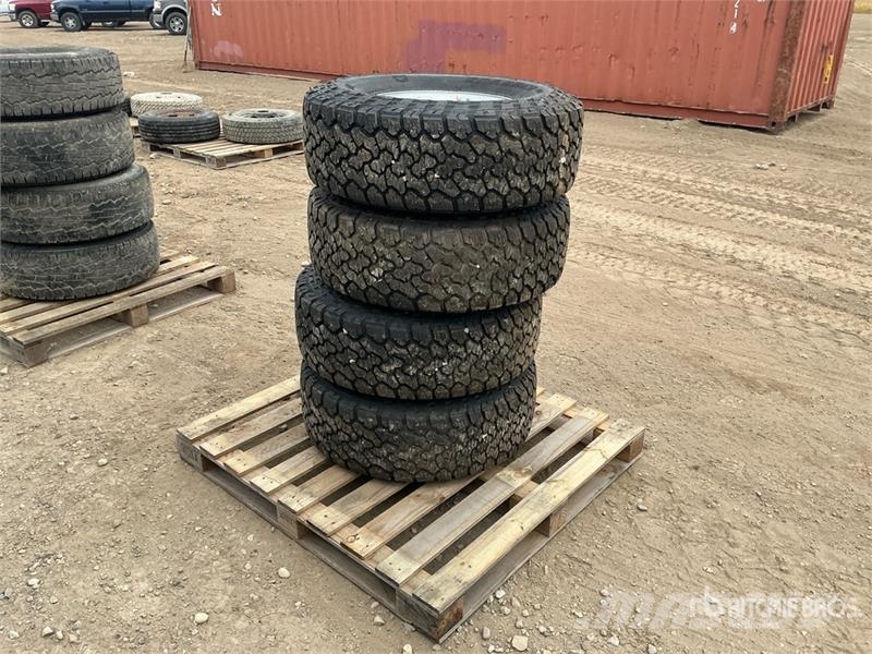  Quantity of (4) 285/75R16 Tires Gume, kolesa in platišča