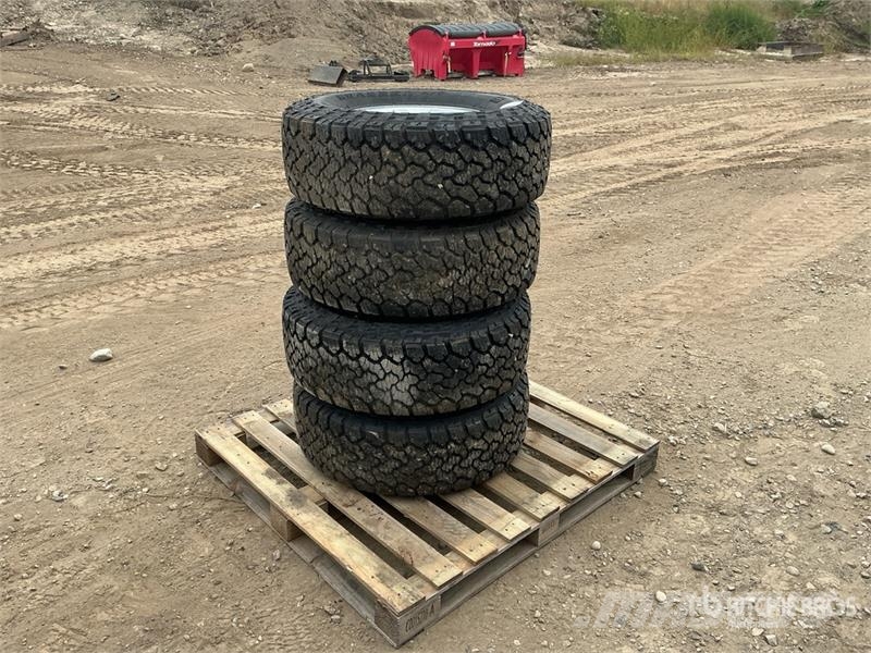  Quantity of (4) 285/75R16 Tires Gume, kolesa in platišča