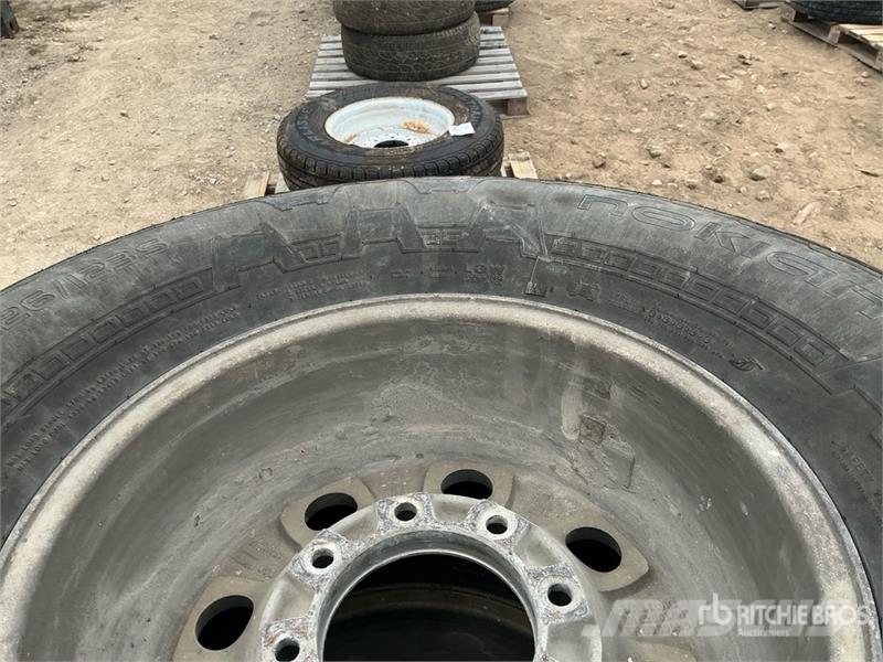  Quantity of (4) 285/75R16 Tires Gume, kolesa in platišča