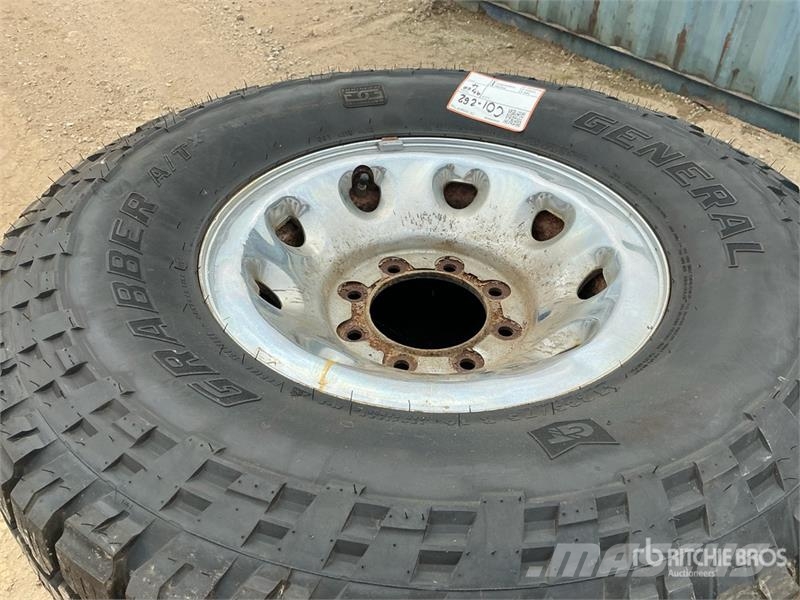  Quantity of (4) 285/75R16 Tires Gume, kolesa in platišča