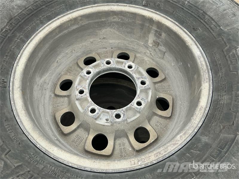  Quantity of (4) 285/75R16 Tires Gume, kolesa in platišča
