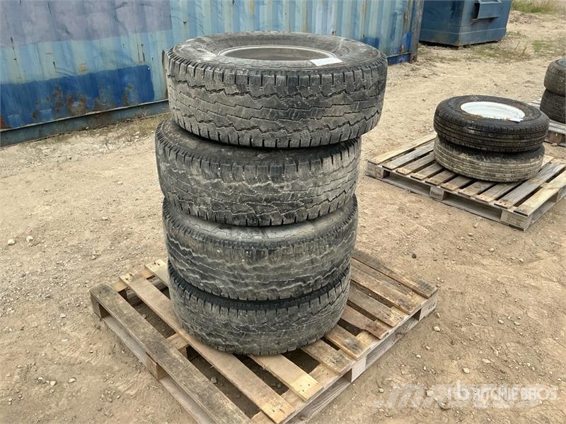  Quantity of (4) 285/75R16 Tires Gume, kolesa in platišča