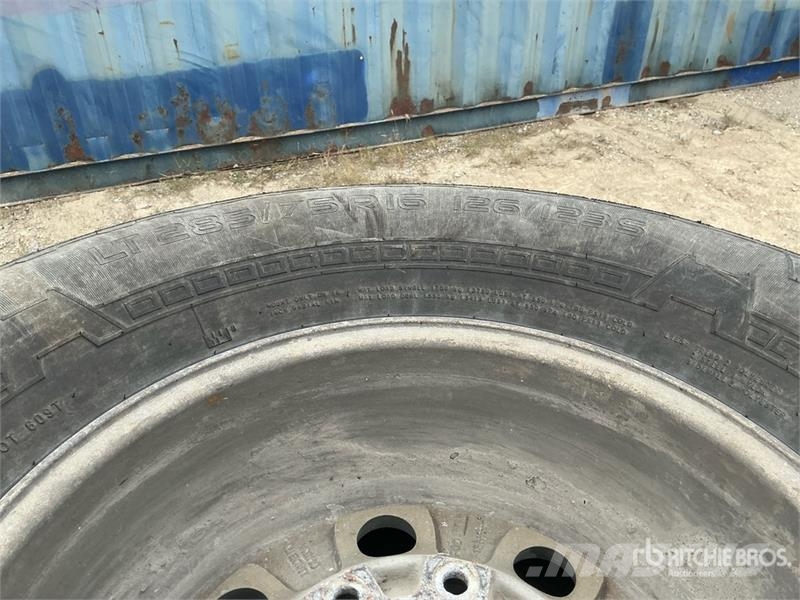  Quantity of (4) 285/75R16 Tires Gume, kolesa in platišča