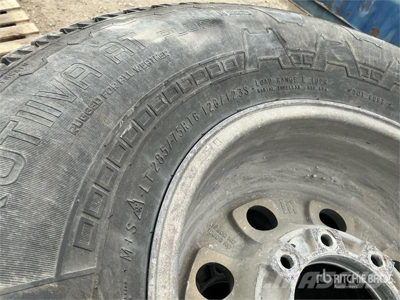  Quantity of (4) 285/75R16 Tires Gume, kolesa in platišča