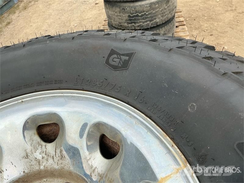  Quantity of (4) 285/75R16 Tires Gume, kolesa in platišča