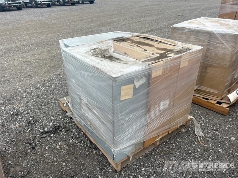 Quantity of (4) 30x30 Square Metal Panels Andre komponenter