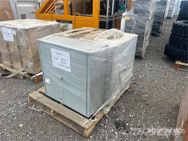 Quantity of (4) 30x30 Square Metal Panels Andre komponenter