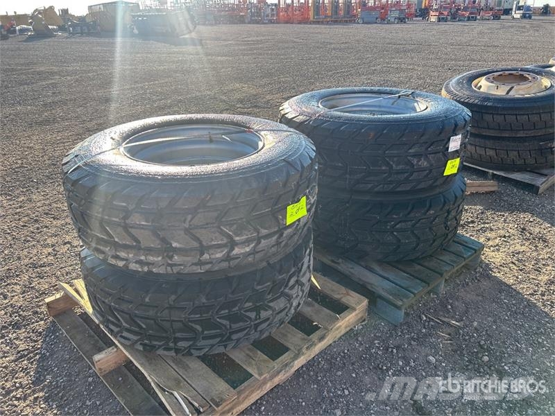 Quantity of (4) 385/65R22.5 Tires Tyres, wheels and rims