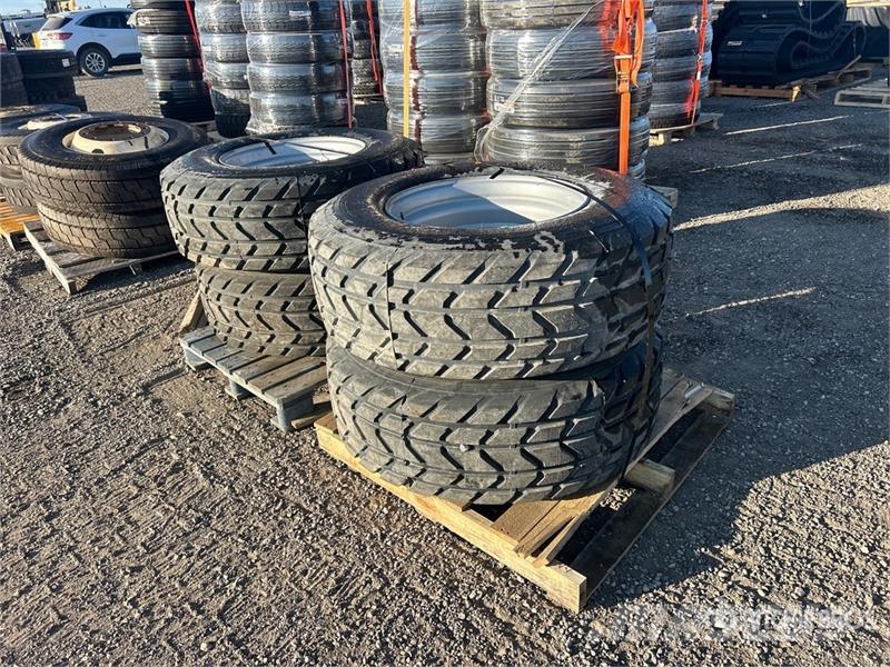 Quantity of (4) 385/65R22.5 Tires Tyres, wheels and rims
