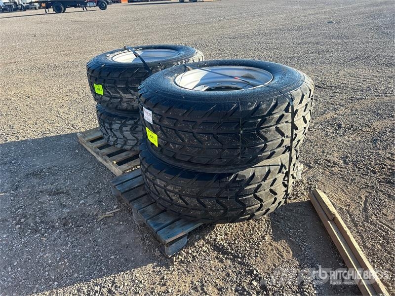 Quantity of (4) 385/65R22.5 Tires Tyres, wheels and rims