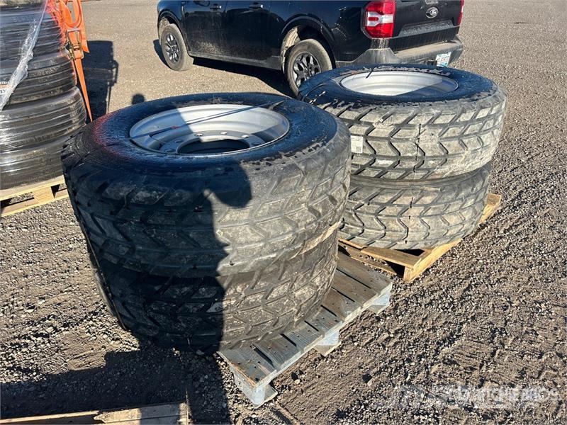 Quantity of (4) 385/65R22.5 Tires Tyres, wheels and rims