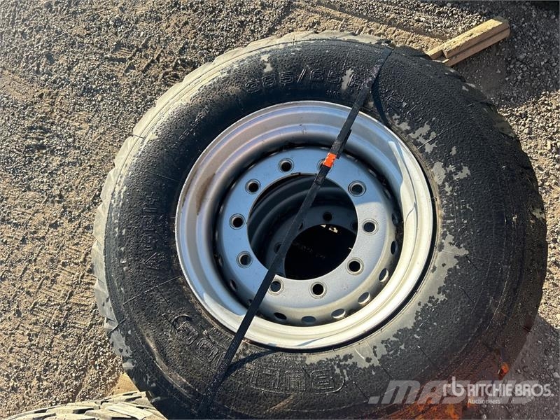 Quantity of (4) 385/65R22.5 Tires Tyres, wheels and rims