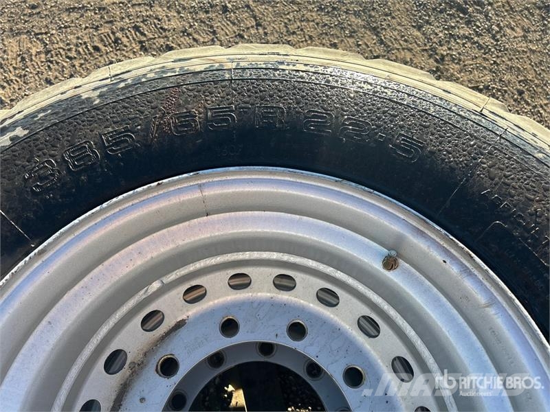 Quantity of (4) 385/65R22.5 Tires Tyres, wheels and rims