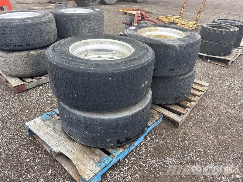 Quantity of (4) 445/50R22.5 Tires Tyres, wheels and rims