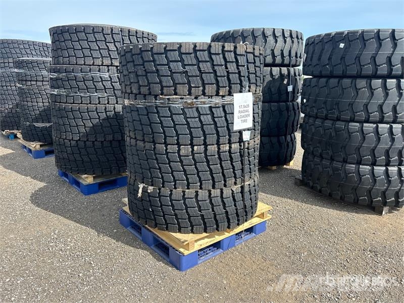 Quantity of (4) Beaver 17.5R25 Radial Tires (Unuse Gume, točkovi i felne