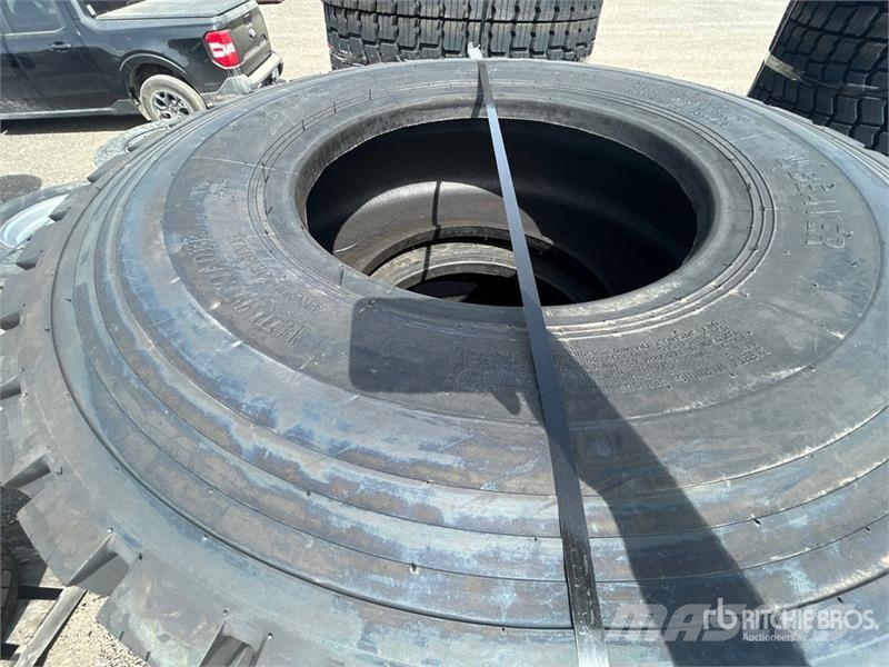 Quantity of (4) Beaver 17.5R25 Radial Tires (Unuse Gume, točkovi i felne