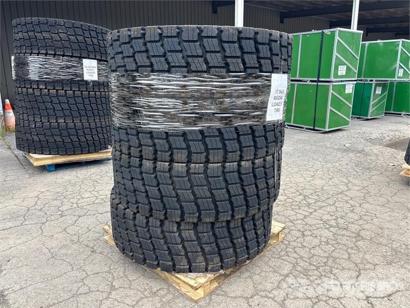  Quantity of (4) Beaver 17.5R25 Tires Gume, točkovi i felne