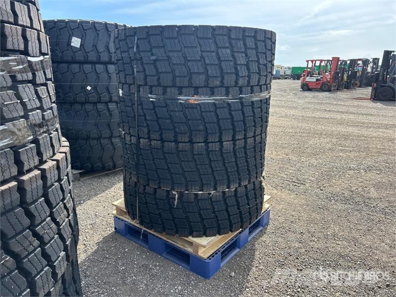 Quantity of (4) Beaver 17.5R25 Radial Tires (Unuse Gume, točkovi i felne