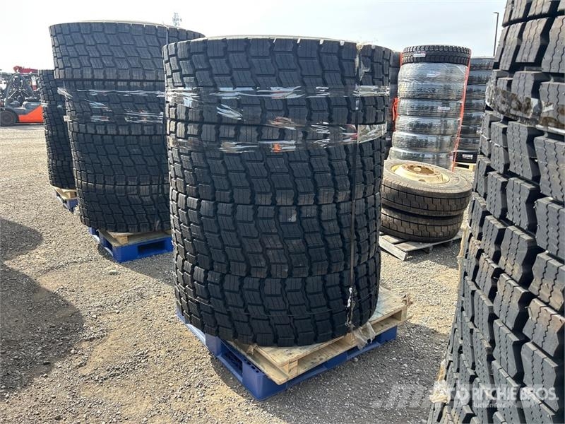 Quantity of (4) Beaver 17.5R25 Radial Tires (Unuse Gume, točkovi i felne